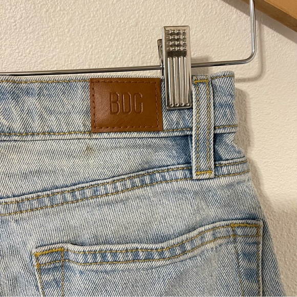 Urban Outfitters BDG Girlfriend High Rise Cutoff Denim Shorts Raw Hem Light-26 - Picture 7 of 11